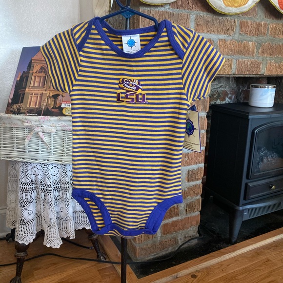 NWT CREATIVE KNITWEAR LSU TIGER ONESIE SIZE 6-9 months - Picture 9 of 16